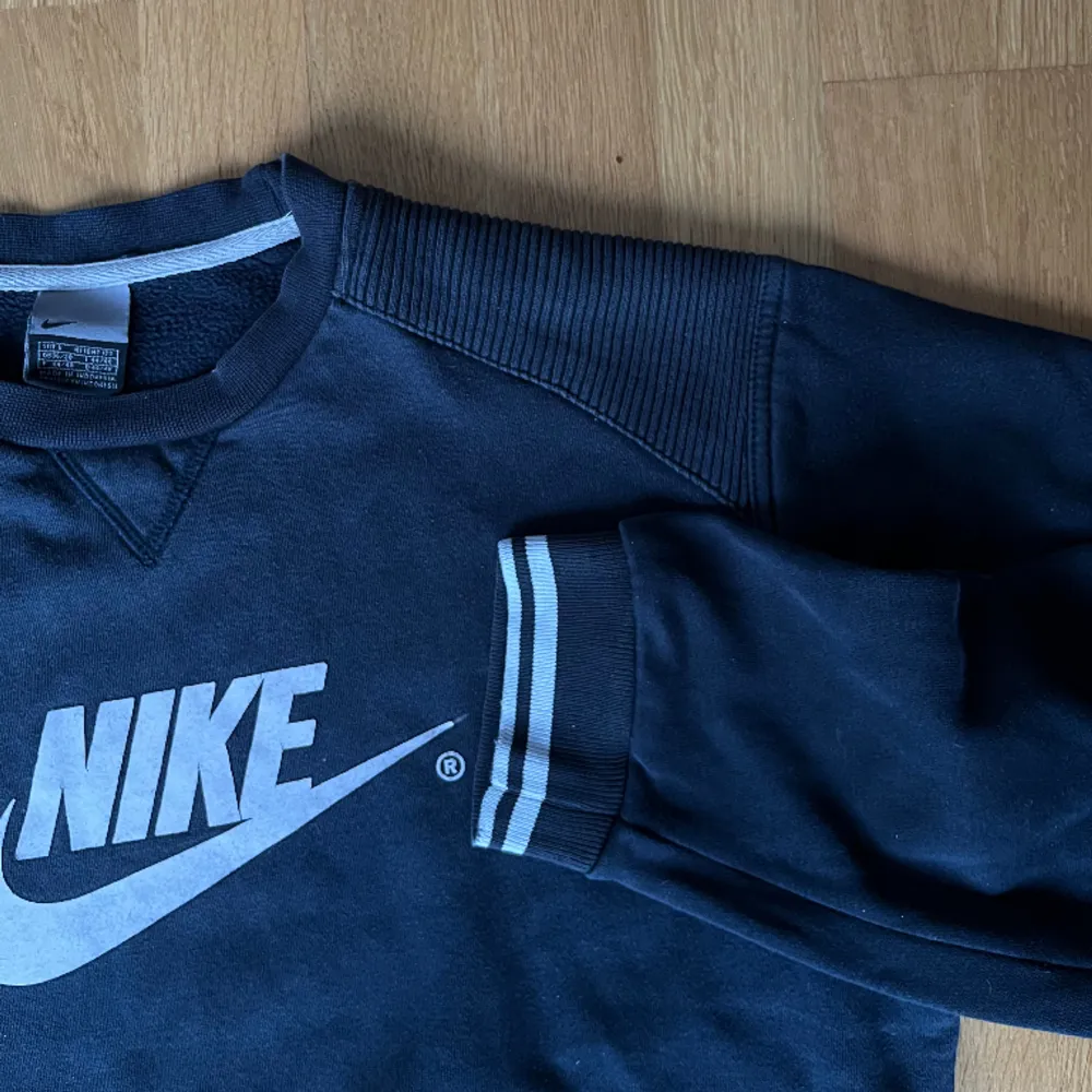 Vintage Nike sweatshirt i fint vintage skick! . Tröjor & Koftor.