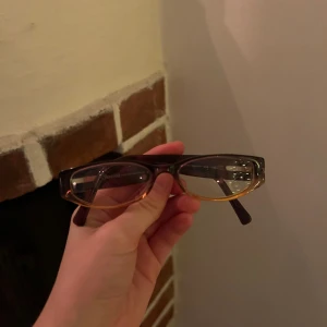 Moschino glasögon  - Coola glasögon med vanligt glas utan styrka🤗köpta på Vinted, men används tyvärr aldrig.