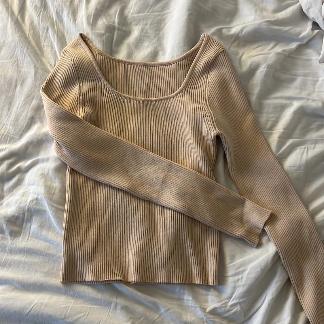 Ribbad beige tröja - 90