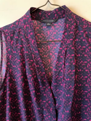 Blus utan ärmar - Sval och skön blus. Elegant känsla. Bra kvalitet. Använd ett fåtal gånger. 