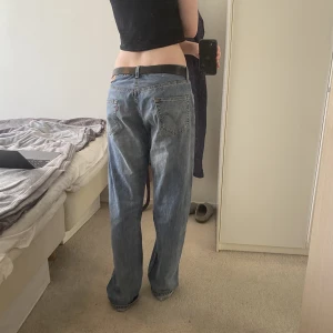 Jeans - Lösa ljusblåa jeans från levis