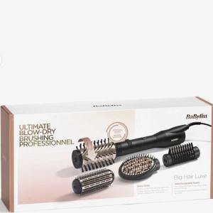 Värmeborste  - Säljer nu min värmeborste från Babyliss som kommer med flera olika borstar, samt att borsthuvet roterar, köpt för 1099 kr, använd 1 gång silkes påse till själva borsten finns fortfarande kvar, säljer för att jag använder en annan. Pris kan diskuteras 💗💗