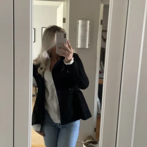 vårkappa!! - knappt använd, jättefin inför våren och sommarn