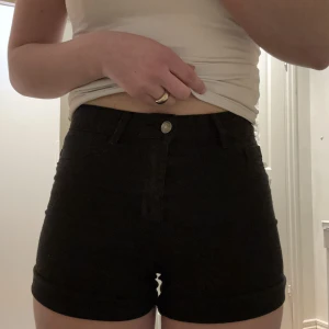 Shorts  - Shorts från Ginatricot