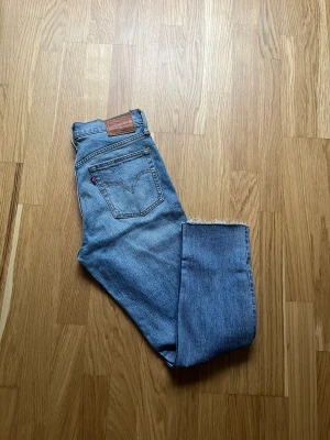 Levis 501 - Jättefina levis 501 i bra skick!