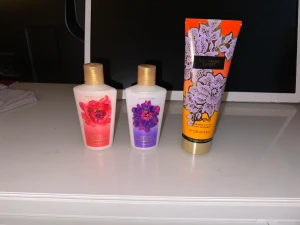Victoria secret body lotion - Helt nya oanvända.  Den stora är såld!!!