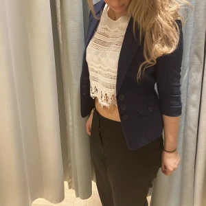 Vår jacka  - Säljer nu min söta vårjacka då den inte passar lika bra längre. Priset kan diskuteras. Köparen står för frakten! 💖