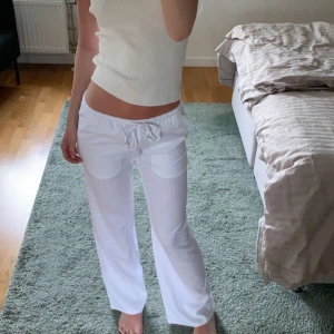 Hm linnebyxor - MÅNGA INTRESSERADE. Är 165 dom passar super i längden🥰 buda