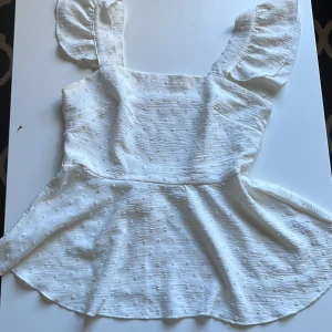 Söt topp - Säljer en söt topp då den inte kommer till användning💕Pris kan diskuteras💕