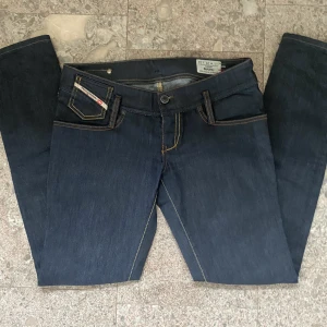 Diesel jeans  - Säljer dessa supersnygga diesel jeansen i en mörkblå tvätt. Så fina och bekväma😇nypris: 1600kr. Straight leg.
