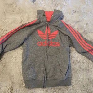 Adidas kofta  - Adidas kofta i bra skick 