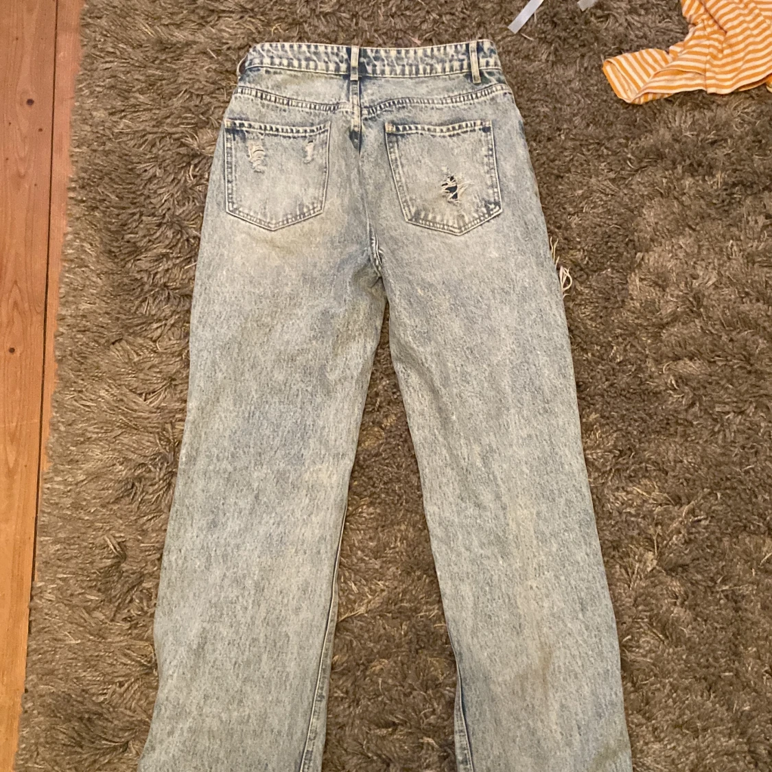 ljusblå trasiga jeans  - 90