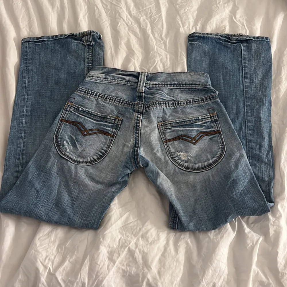 Lågmidjade jeans med snygga bakfickor  Pris går att förhandla . Jeans & Byxor.