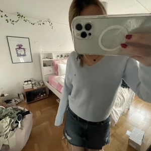 tommy hilfiger tröja - tröja för 600 kr!  orginalpris var ca 1300 kr.  storlek small till medium