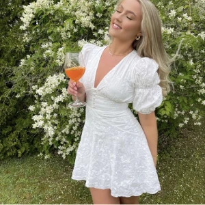 BYTA 38 mot en 34  - Har denna ADOORE klänning i storlek 38 men skulle vilja byta med någon som har storlek 36/34. Någon som vill byta???😭🙏🏼