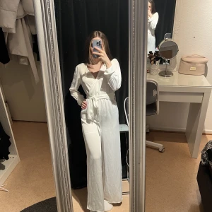 Jumpsuit - Snygg jumpsuit från bikbok