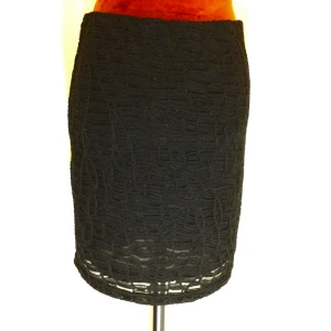 Svart Kjol Soyaconcept Strl: S - Använd 1 gång, foder, resår i midja Polyester och elastan Längd: 51 cm, midja: 74 cm