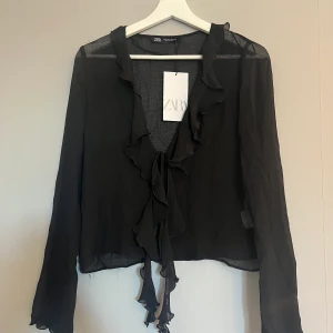 Zaratopp - Topp från zara helt oanvänd. Storlek S!