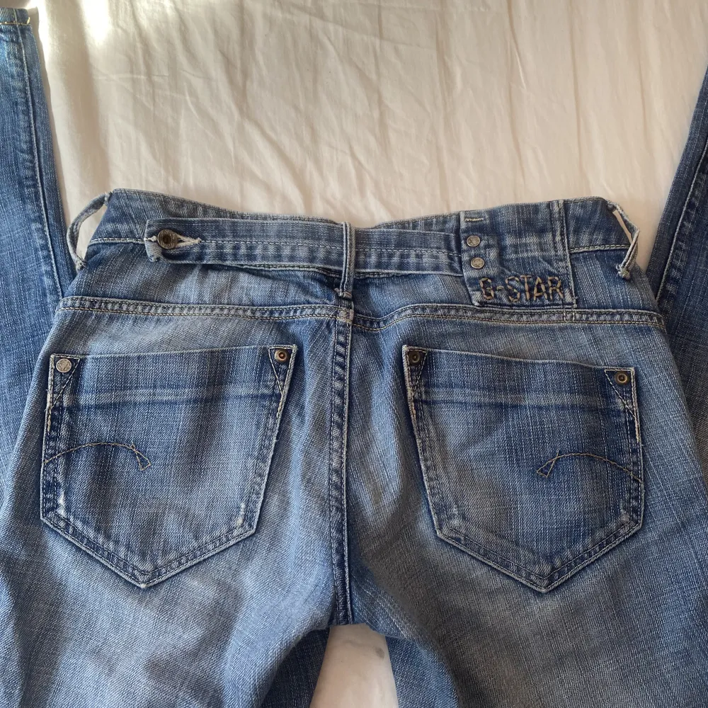 Lågmidjade jeans från g-Star. Säljer pga för stora . Jeans & Byxor.