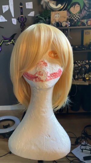 kagamine rin peruk -  säljer min systers rin peruk som är i nyskick och har aldrig användts :) kommentera eller DMa mig innan du klickar på ”köp nu”