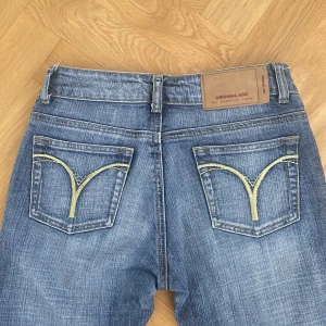 Lågmidjade bootcut jeans - Finaste jeansen som nu tyvärr är för små för mig. Lågmidjade, bootcut. Bra skick!
