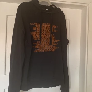 hoddie - säljer denna fina hoddie i bra skick🤩