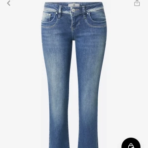 LTB valerie jeans  - LTB valerie jeans som är helt slutsålda! Nypris 919kr på about you, storlek 26/32🫶