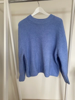 Stickad tröja - Stickad tröja från ASOS.  Nypris: 269 kr. Mitt pris: 120 kr.  Storlek 36. 