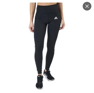 Adidas träningstights - Säljer dessa adidas träninstights knappt använda. Nypris 500. 