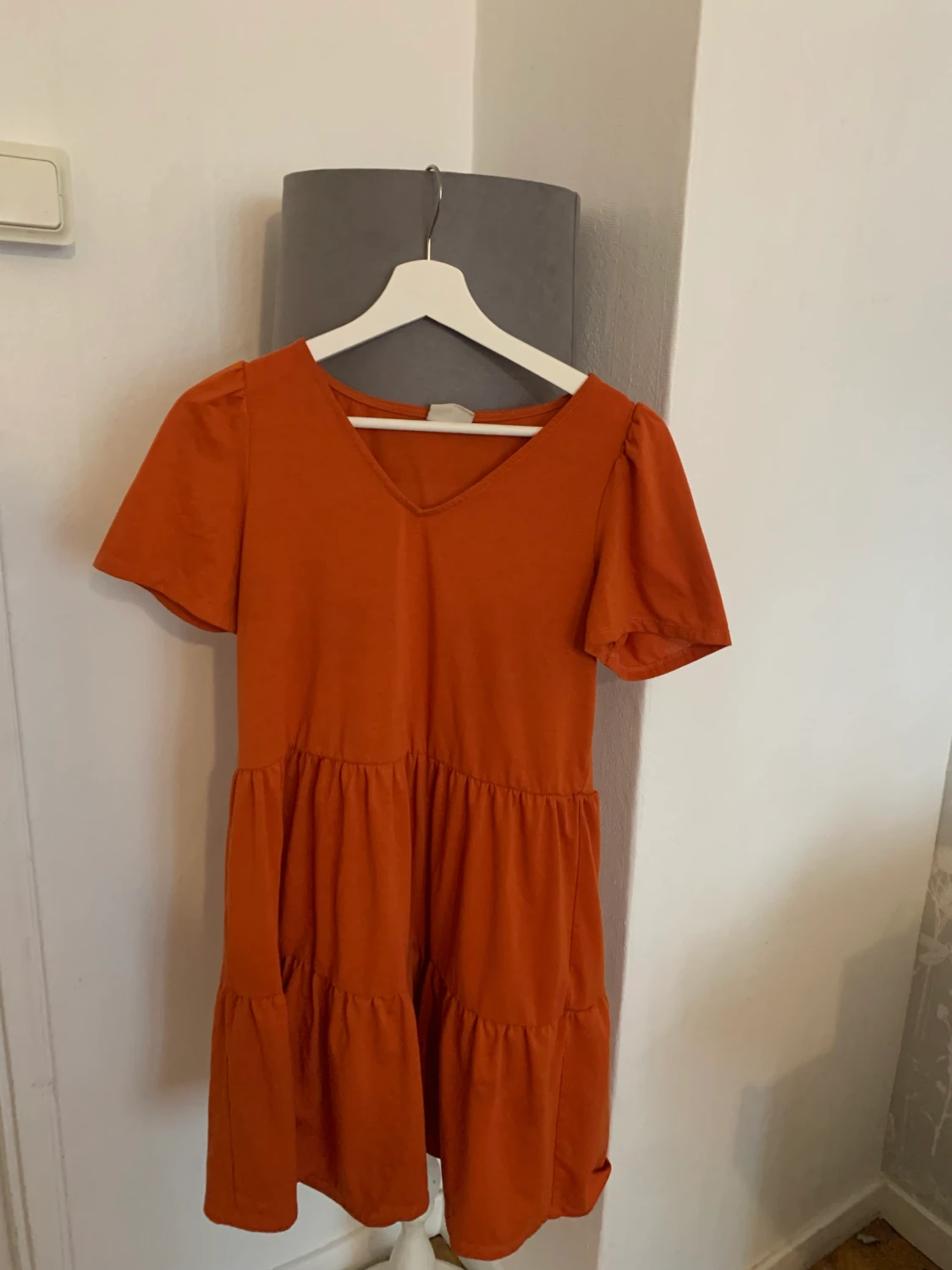 Orange röd klänning 