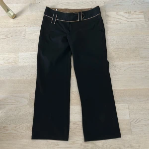 Kostymbyxor  - Kostymbyxor från mango (sellpy) som ej är använda. 🫶🏻står 42 men är som 38