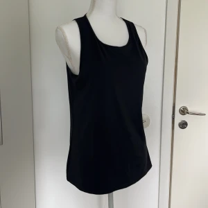 Träningslinne - Svart träningslinne som är använt två ggr men nytvättat.