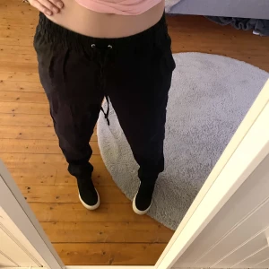 Svarta linnebyxor - Svarta linnebyxor i storlek S, från Hm❣️knappt använda och i fint skick!