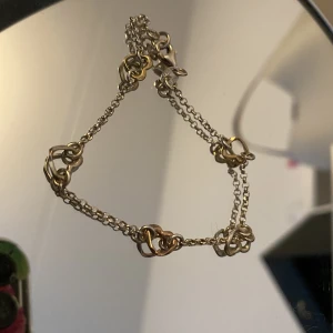 Armband  - Armband med hjärtan 🫶🏼