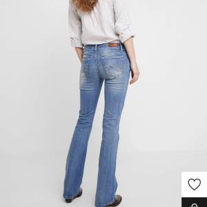 Ett par jätte snygga ltb jeans, köpta för 900kr! Säljer pga att dom inte passar! Skriv för fler bilder💕 köparen står för frakten! 