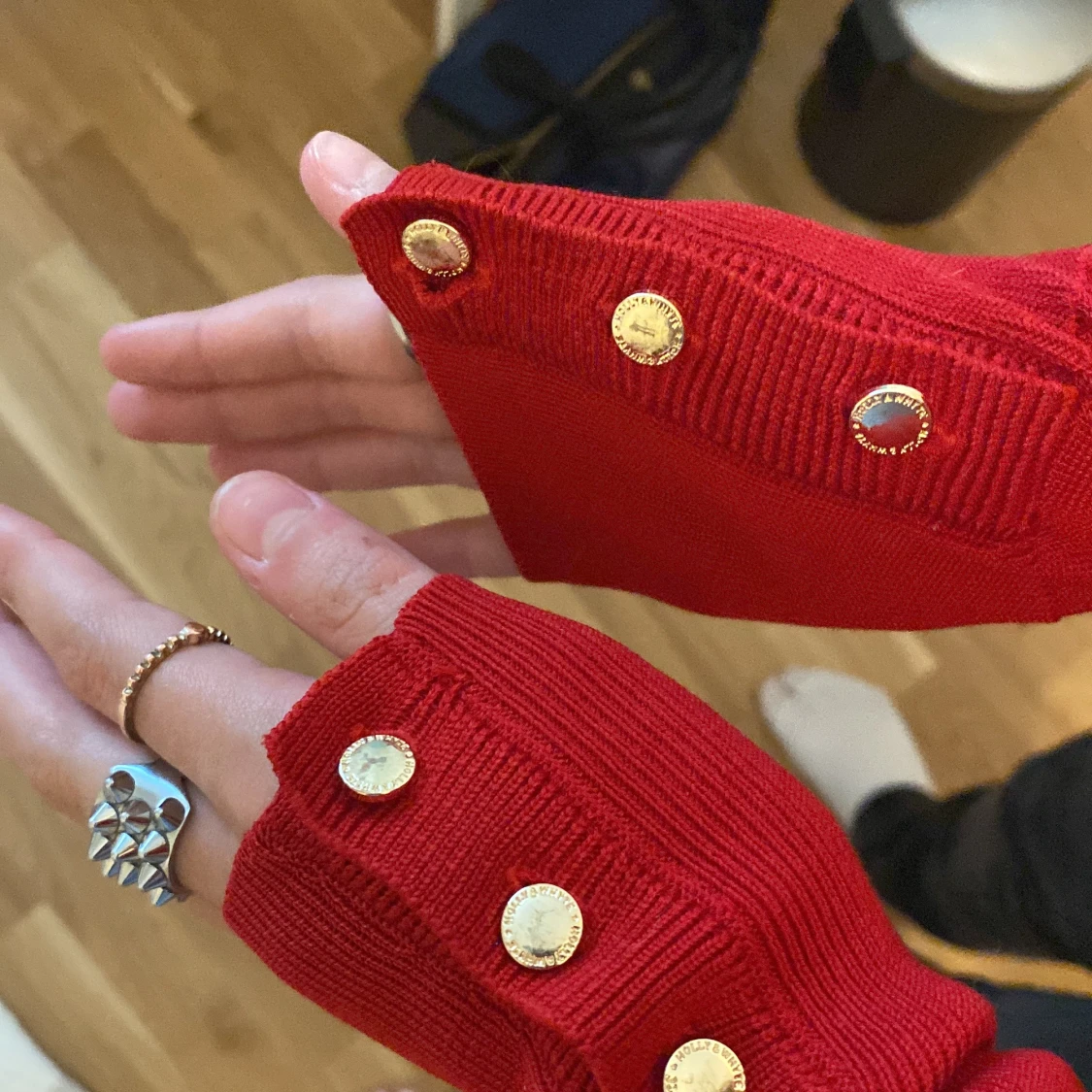 Fin röd tröja  - 91