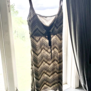 Klänning  - Bra skick inte andvänd 