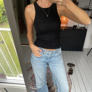 Linne  - Svart linne med brottarygg, knappt använt, i bra skick 