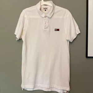 Piké Tommy Hilfiger Denim - 3st piké 200kr/st alla tre för 350kr. Skickas med postnord, köparen står för porto.