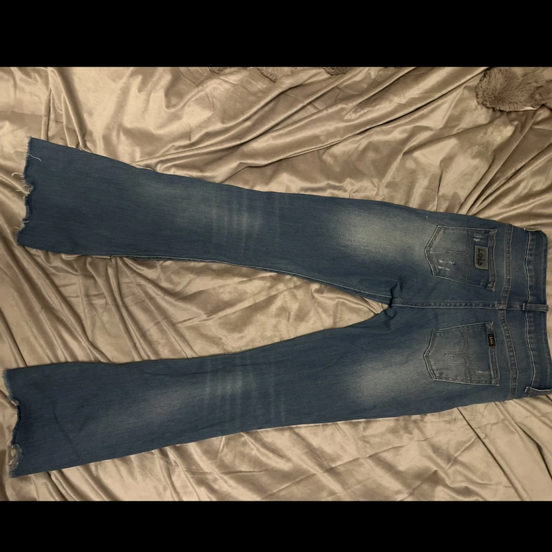 Snygga jeans med blommor  - 90