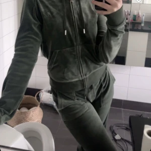 Juicy couture set  - Säljer detta då jag inte har fast nån användning för det  Skick 9/10