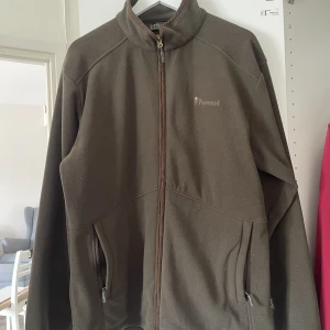 Hoodie  - Fleecetröja säljes. Använd fåtal gånger. 