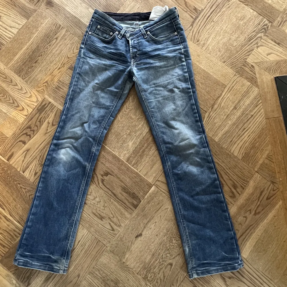 Vintage lågmidjade Filippa K jeans. Rak/utsvängd modell. . Jeans & Byxor.