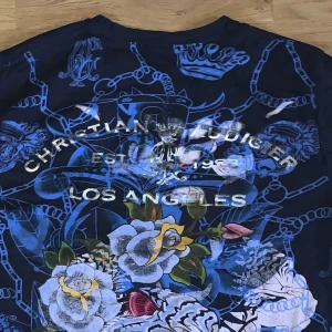 Christianaudigier T-shirt  - En Christianaudigier T-shirt i storlek XL, köpte secondhand 