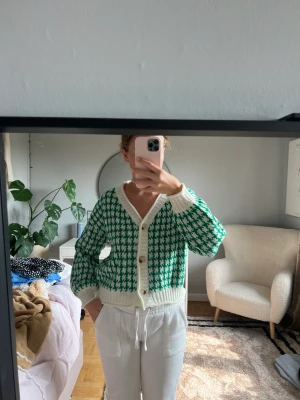 Kofta - Grön o vit kofta super skön   66kr för frakten 