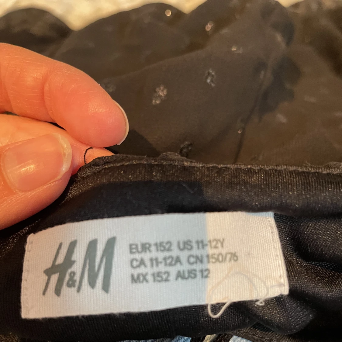 Glittrig tröja från H&M - 90