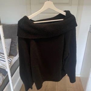 Stickad tröja - Så mysig och lite tjockare stickad tröja! Perfekt till hösten 😍