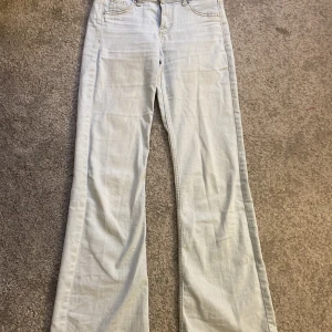 Jeans - Ljusblå jeans storlek 34 jättefint skick💗