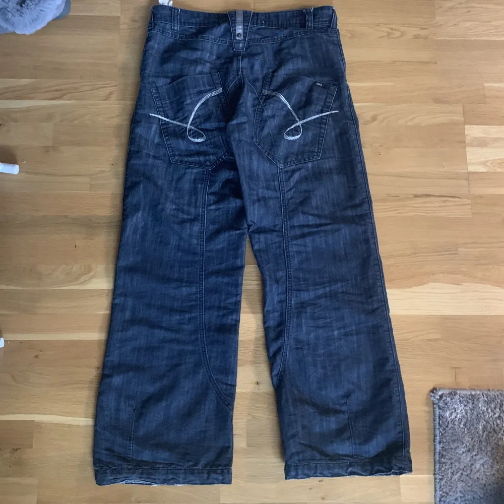 Ett par vintage only jeans som är köpta secondhand . Jeans & Byxor.