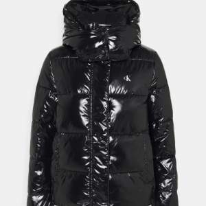 En vinter jacka från Calvin Klein, säljer då den är för liten för mig 💓